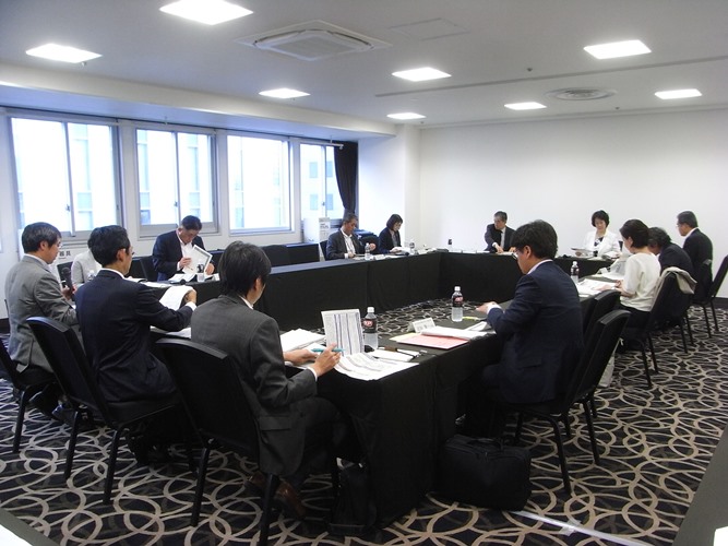 写真：令和元年度第1回有識者会議の様子