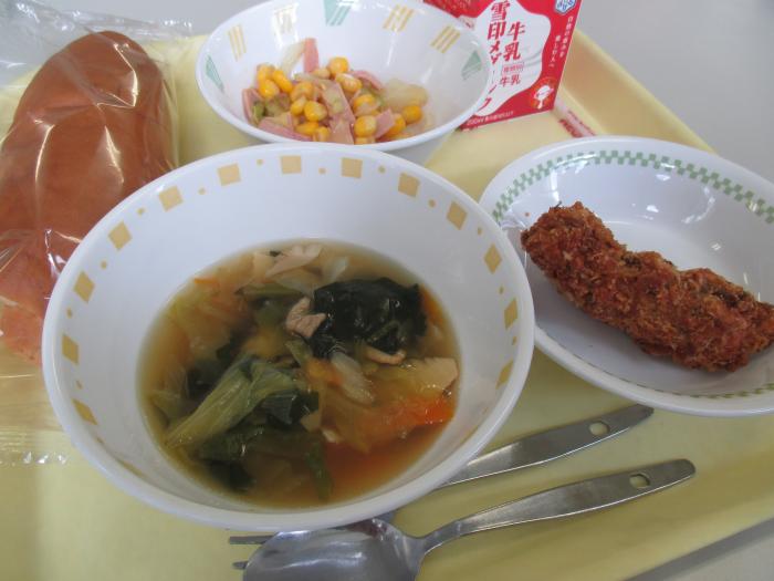 レタスを使用した給食