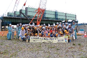 写真:見学ツアーの様子2
