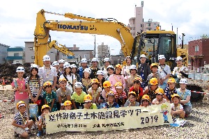 写真:見学ツアーの様子3