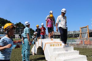 写真:見学ツアーの様子15