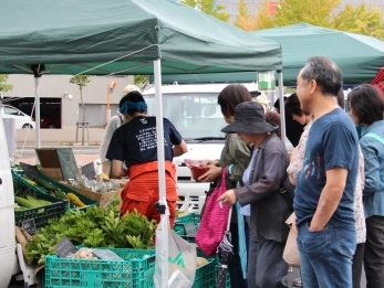 軽トラ市の様子吉川農園2