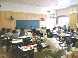 写真:里親研修会(養子縁組について)の模様
