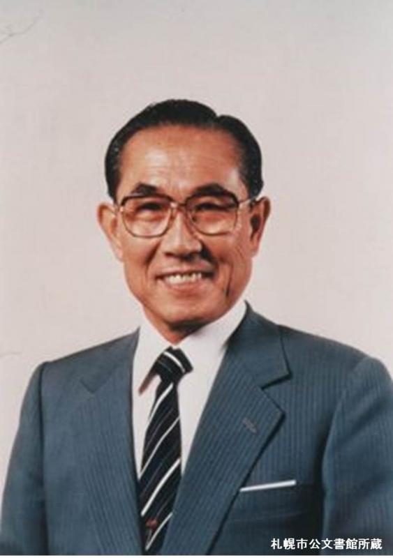 板垣・元札幌市長写真