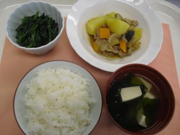 写真:大人の食事からの取り分け例の大人食