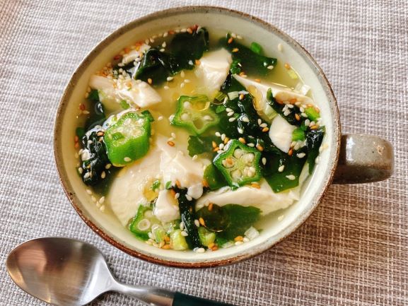 豆腐とわかめのスープの出来上がり写真