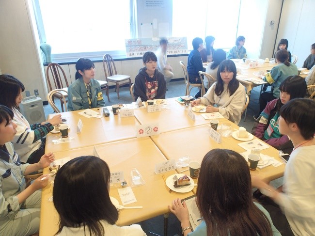 写真：お茶会フリートーク1