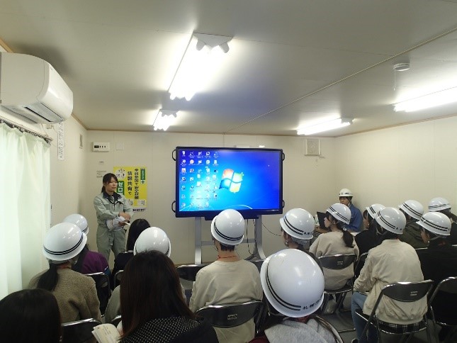 写真:東北通幹線女性技術者の話