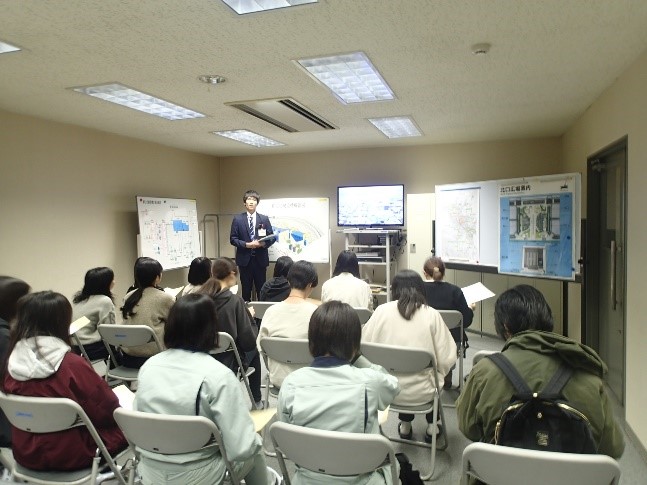 写真:融雪槽施設の説明