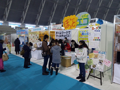 北海道札幌Blue Earth Project（藤女子高等学校）が啓発活動している写真1