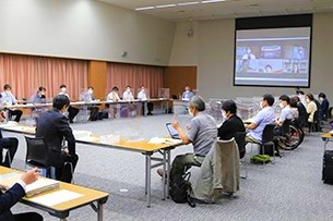 写真:第2回審議会の様子