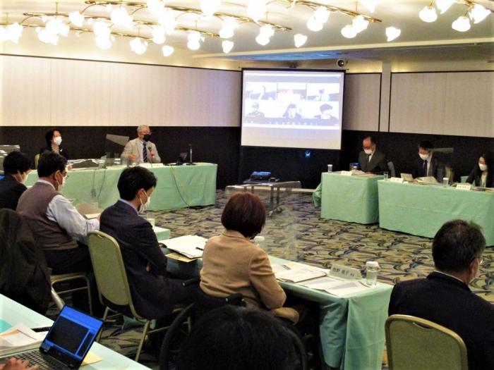 写真:第3回審議会の様子