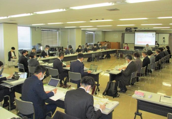 写真:第6回審議会の様子
