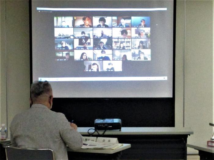 写真:第4回審議会の様子