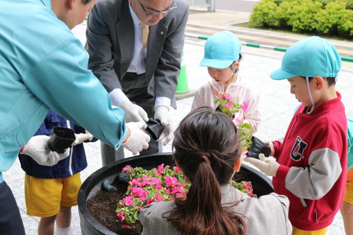 花植えの様子1