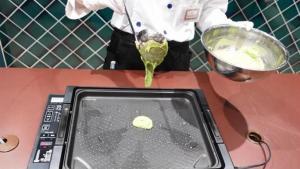 動画スライド:生地を焼く
