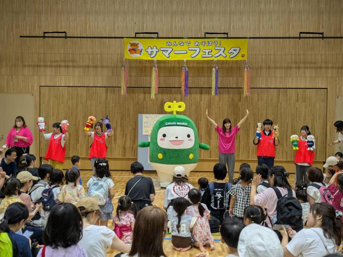 中ウォークんと子どもたちがアンパンマン体操