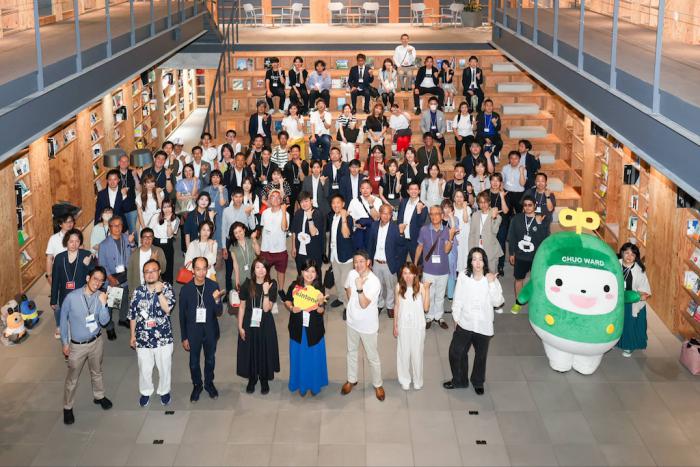 中ウォークんと参加者の皆様で集合写真