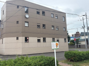 190022_橋本電気工事_外壁時計設置・AED標示