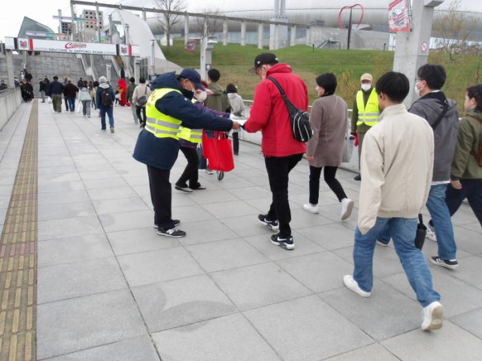 街頭広報の様子1