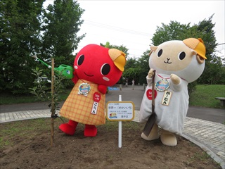 こりめ植樹式近景2