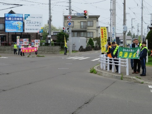 イオンスーパーセンター手稲山口店前交差点における街頭啓発