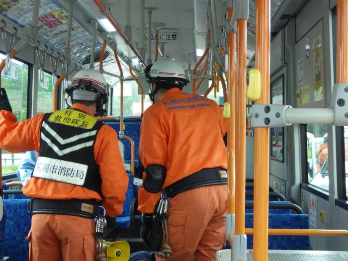 バス車内