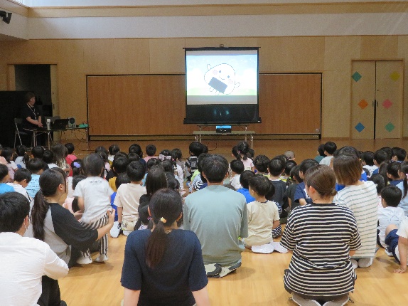 幼稚園での交通安全教室の様子