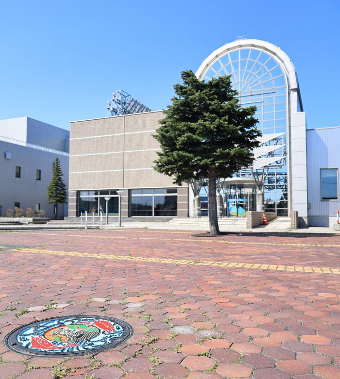 下水道科学館敷地内のマンホールの写真