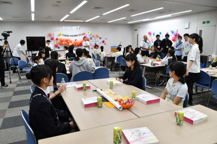 写真:こどもシンポジウム「TEENSSQUARE」歓迎会の様子