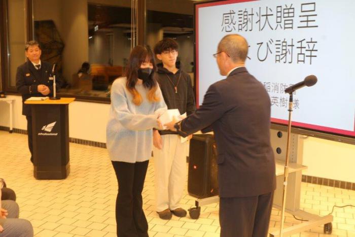 記念品贈呈の写真