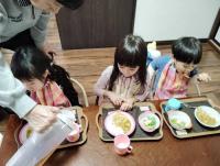 畑の真ん中子ども食堂子どもの食べる様子