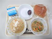 南の沢小学校給食のようす