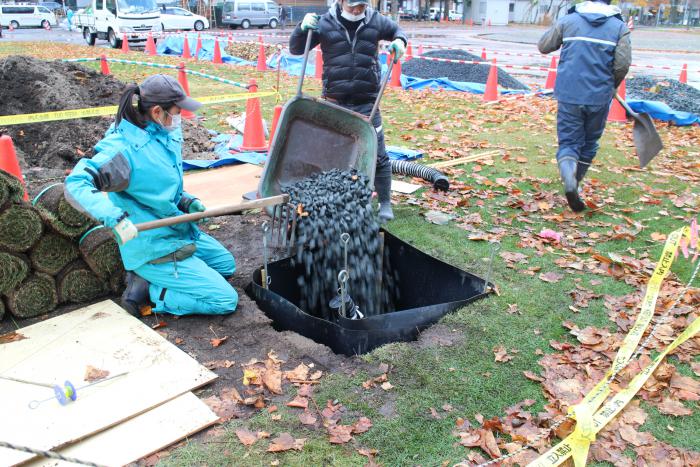 大通公園における雨水浸透型花壇での貯留試験(令和4年12月)1