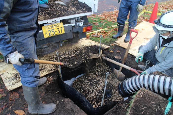 大通公園における雨水浸透型花壇での貯留試験(令和4年12月)2