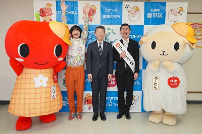 豊平区長への表敬訪問の様子1