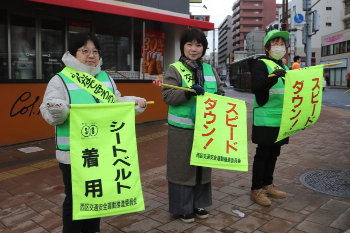 交通安全街頭啓発の様子2