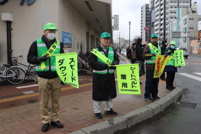 交通安全街頭啓発の様子3