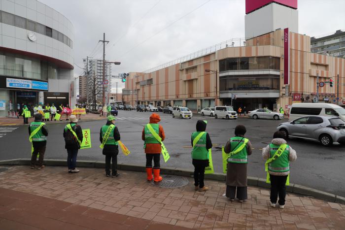 交通安全街頭啓発の様子1