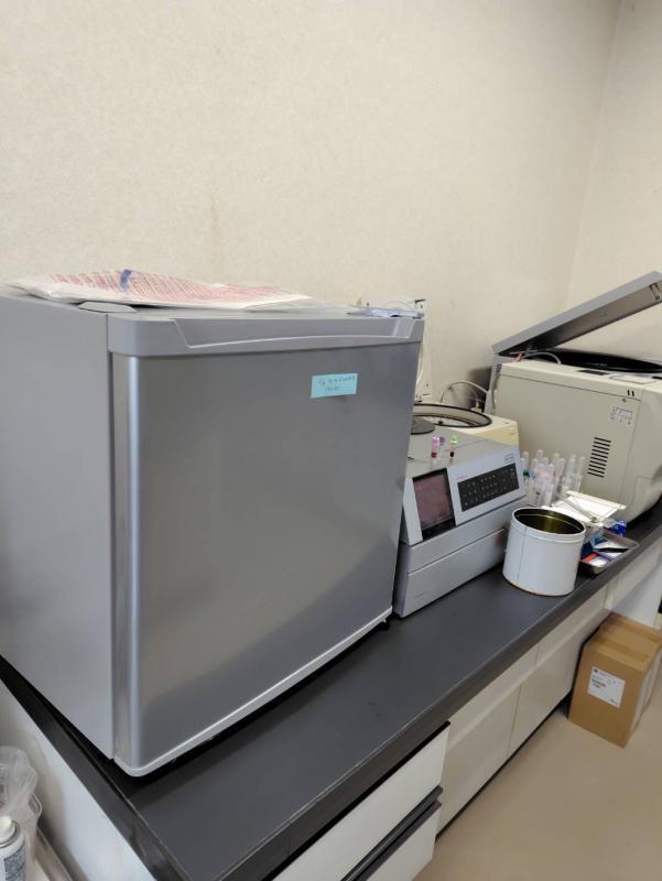 血液検査用卓上冷蔵庫