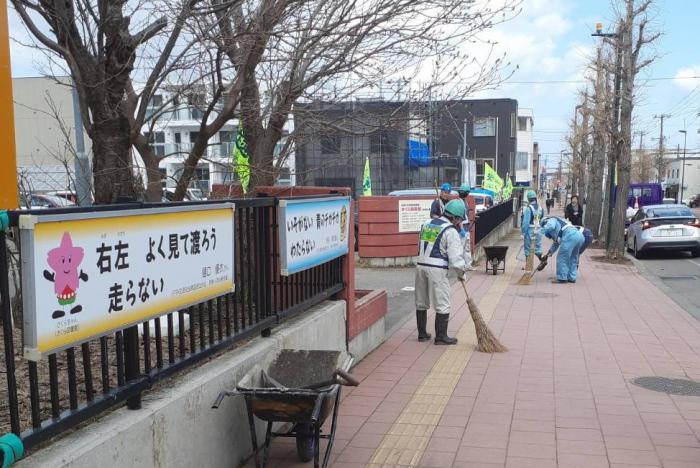 通学路清掃の様子1