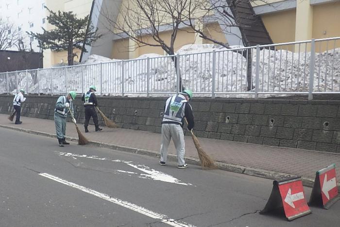 通学路清掃の様子3