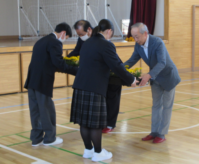 贈呈の様子