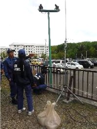 無線アンテナを立てている状況