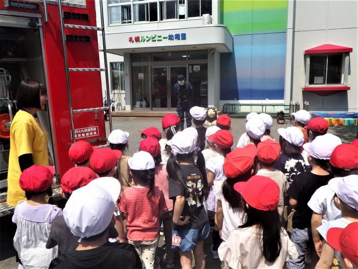 避難訓練・消防車両見学