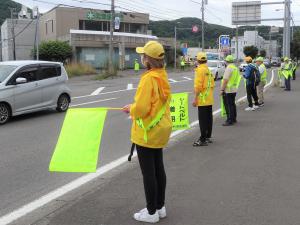交通安全街頭啓発の様子2