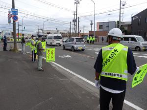 交通安全街頭啓発の様子3