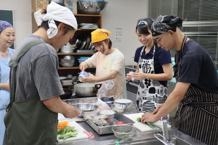 料理中の様子1