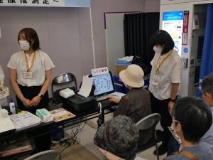 脳年齢測定は順番待ちになるほど人気でした