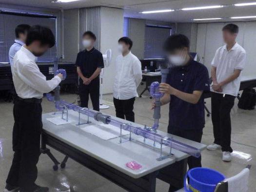 R7キャリア教育実施の様子(配管作業)